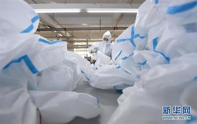 寧夏銀川:服飾企業(yè)復(fù)工轉(zhuǎn)產(chǎn)趕制民用隔離服