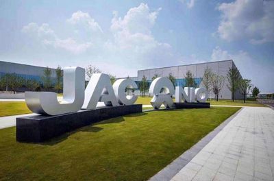 新舊勢力聯手，新造車勢力抱團傳統車企大腿管用嗎？